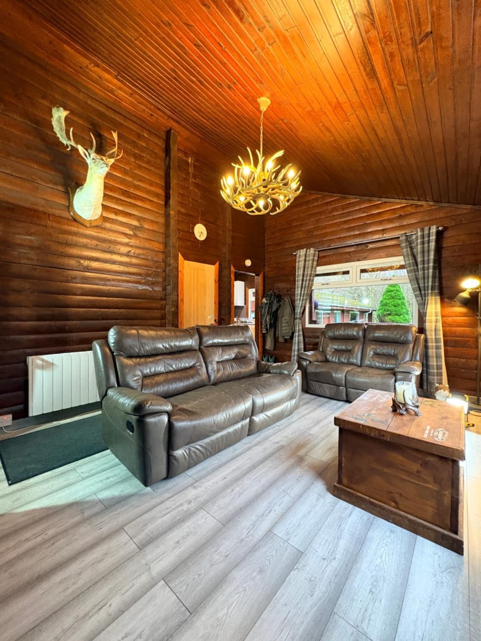 Antler Lodge Traditional Log Cabin Cabin in Scotland