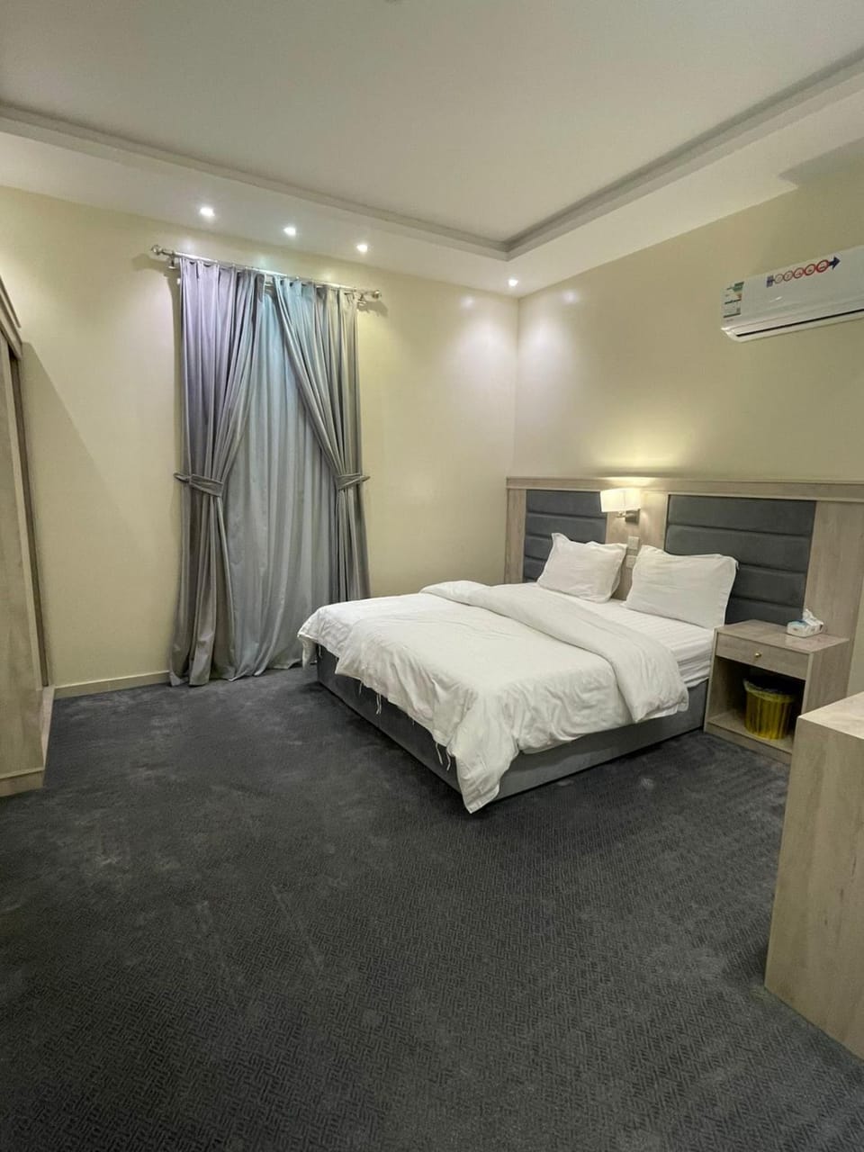 Bed, Photo of the whole room, Bedroom, air conditioner