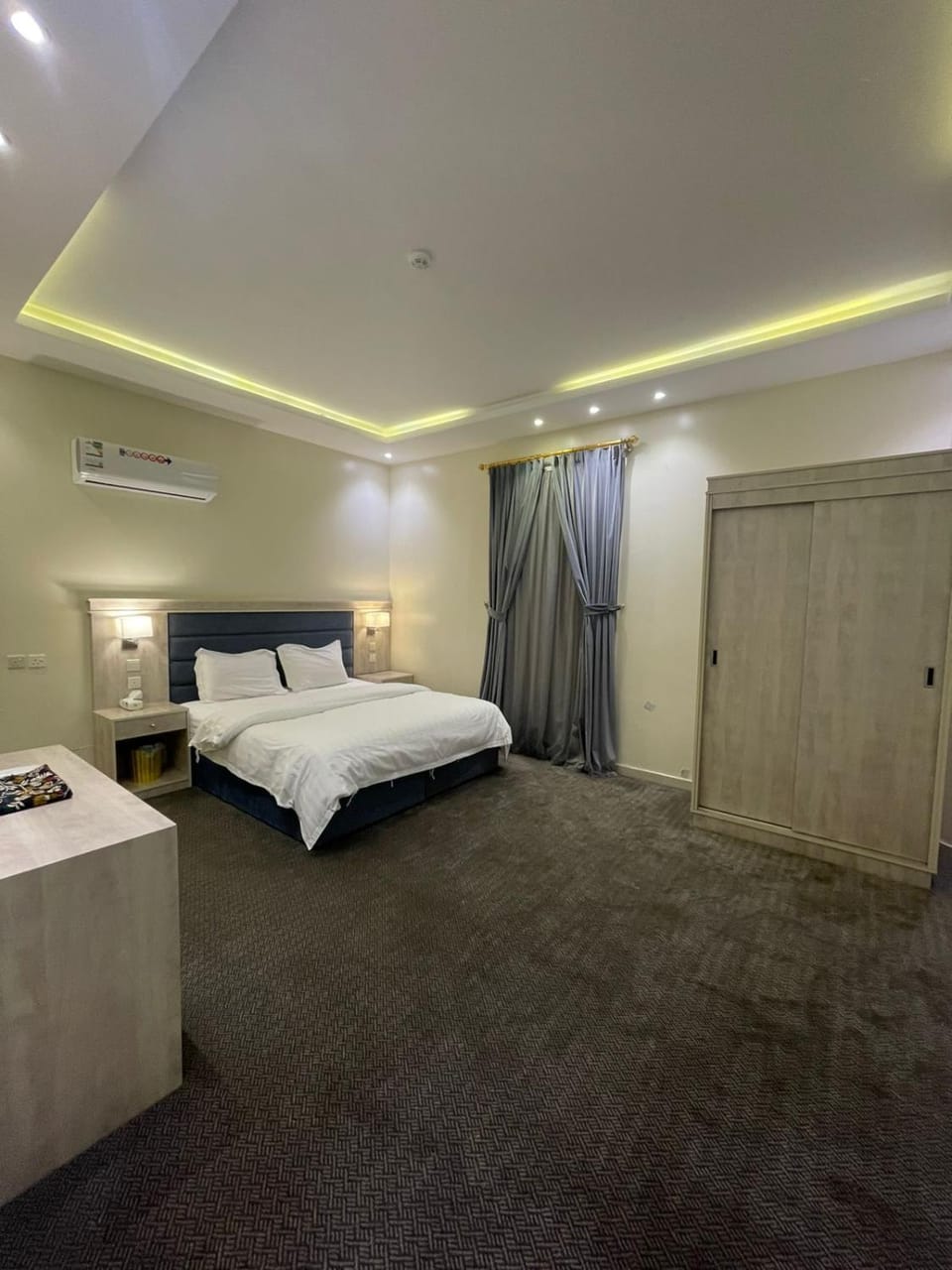 Bed, Photo of the whole room, Bedroom, wardrobe, air conditioner