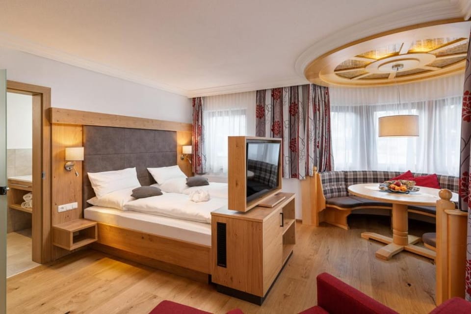 Bed, TV and multimedia, Photo of the whole room, Seating area