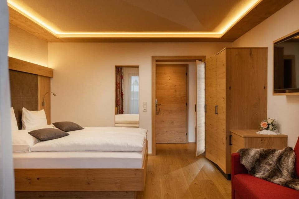 Bed, Photo of the whole room, wardrobe