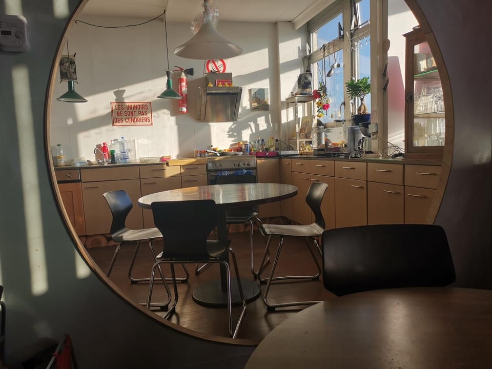 Communal kitchen, Breakfast