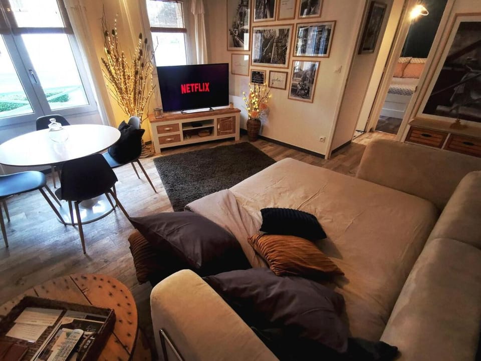 LE COCOON Saint Lô - Appartement privé tout équipé - Haras - Parking gratuit - Entrée autonome - Wifi - Netflix - Baignoire - Lave-linge - Lit Queen Size 160cm & canapé-lit 140cm - Jusqu'à 4 personnes Apartment in Saint-Lô