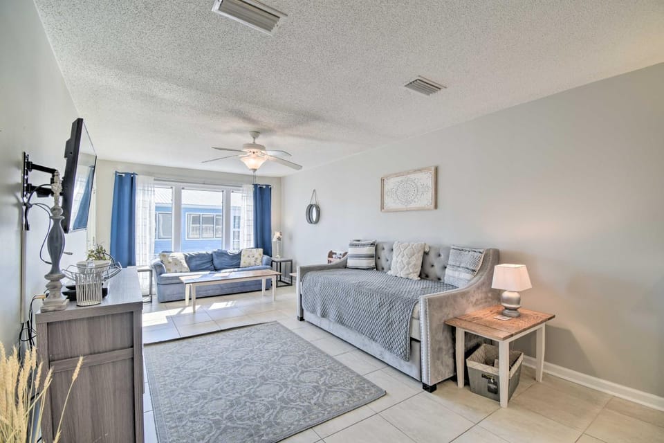 Gulf Shores Condo: Private Balcony & Beach Views! House in West Beach