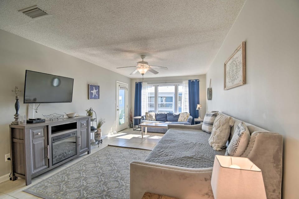 Gulf Shores Condo: Private Balcony & Beach Views! House in West Beach