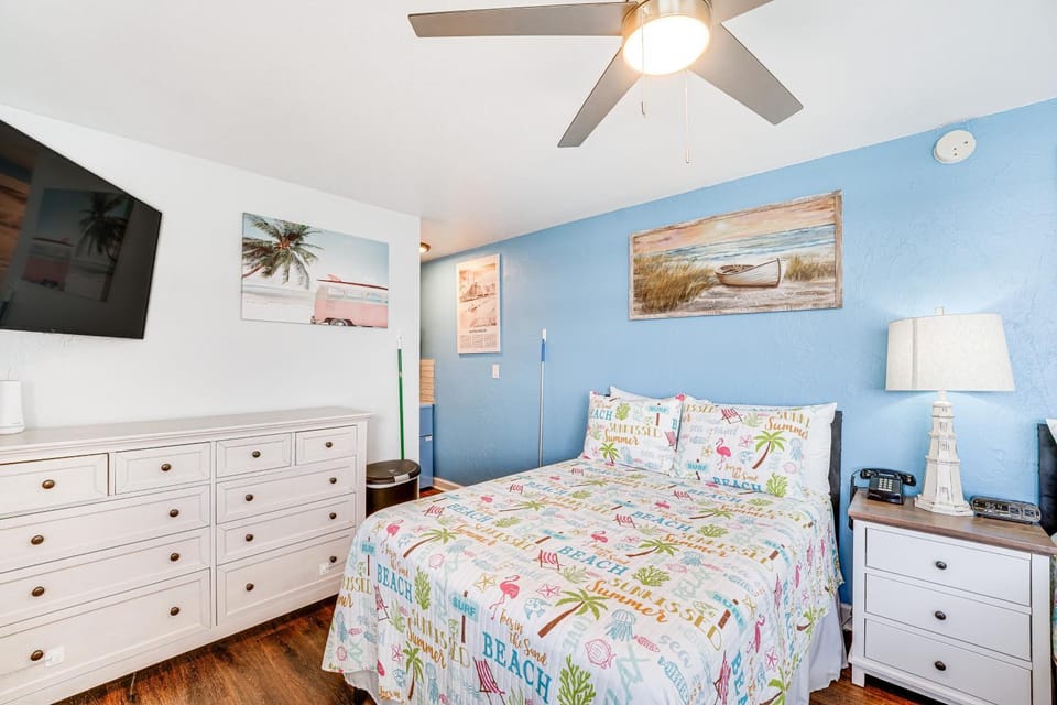 Beachfront Studio w/ Community Indoor Pool! Apartment in Florida