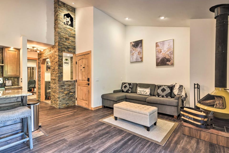 Estes Park Condo ~ 1 Mi to RMNP! House in Estes Park