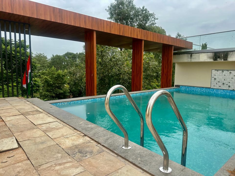 Swimming pool, Swimming pool