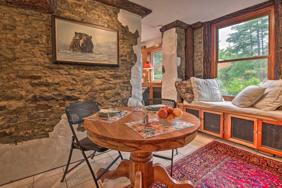 Lakefront Poconos Retreat w/ Hot Tub, Near Hiking! Apartment in Bear Creek Village