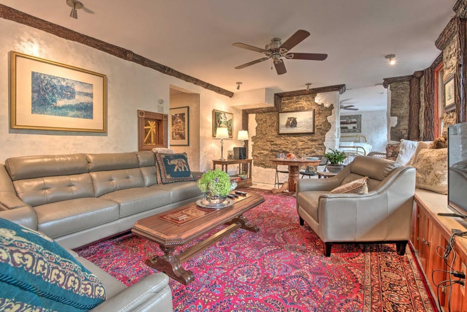Lakefront Poconos Retreat w/ Hot Tub, Near Hiking! Apartment in Bear Creek Village
