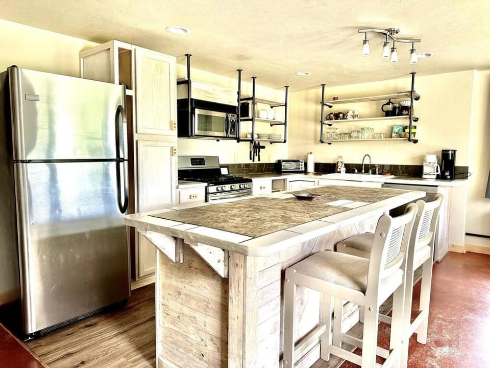 Little Pipestone Lodge w Views Apartment in Butte