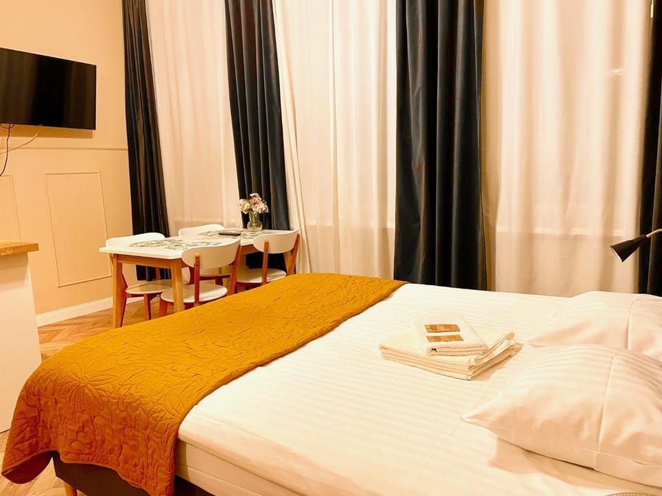 Bed, TV and multimedia, Photo of the whole room