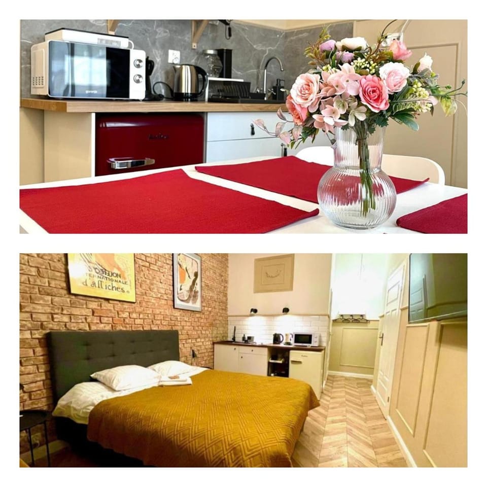 Bed, Kitchen or kitchenette, Photo of the whole room