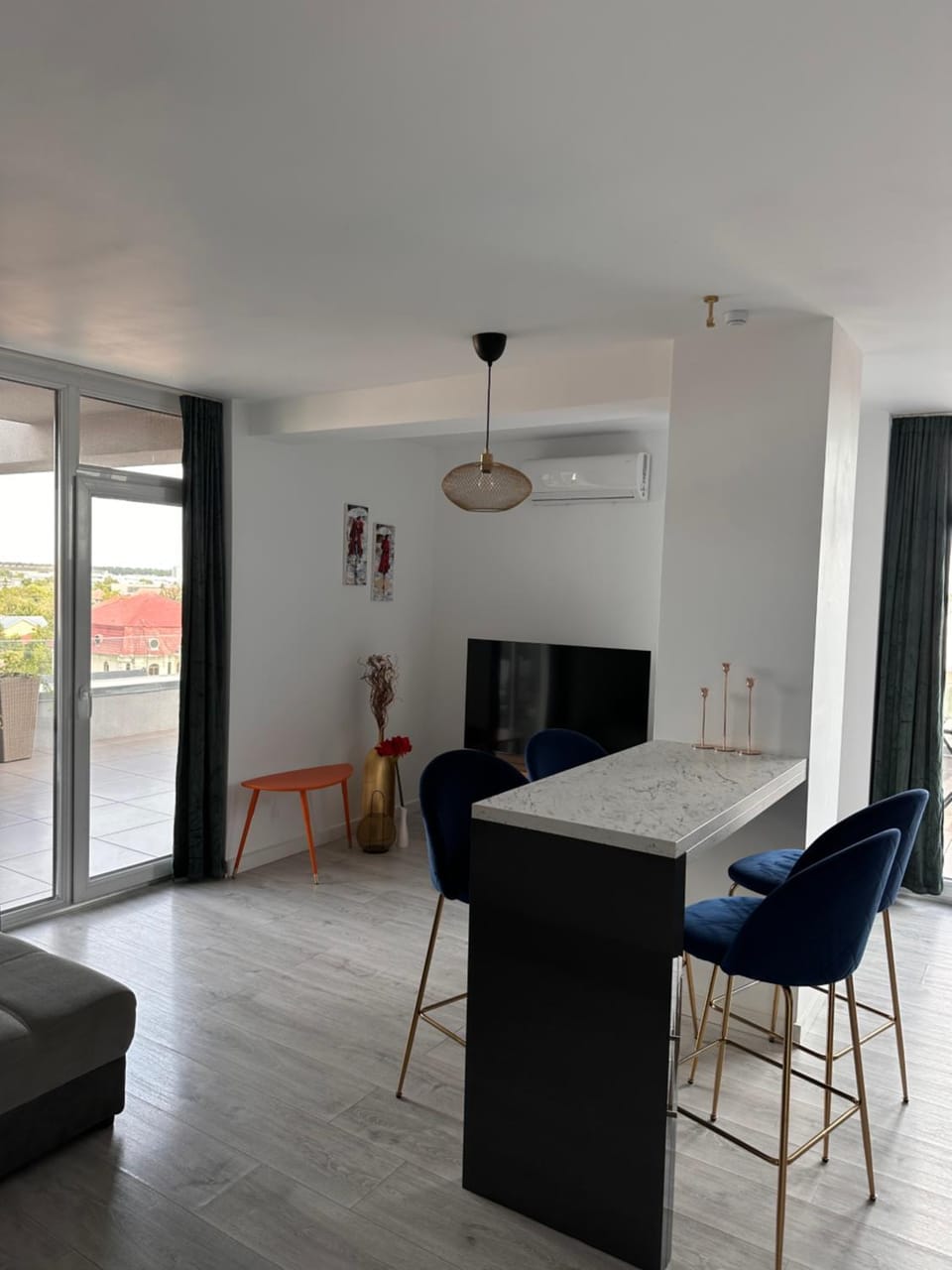 TV and multimedia, Living room, Dining area, air conditioner