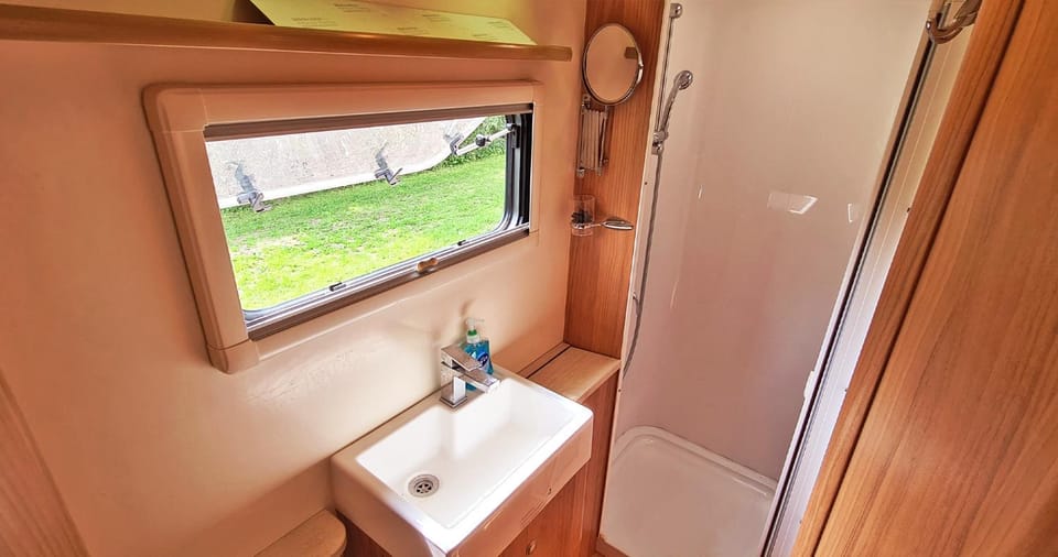 Shower, Toilet, Property building