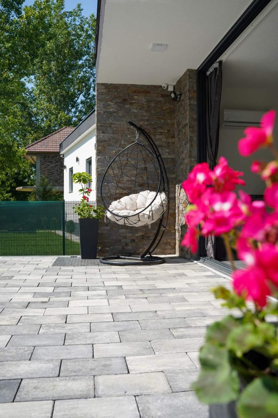 Patio, Spring, Day