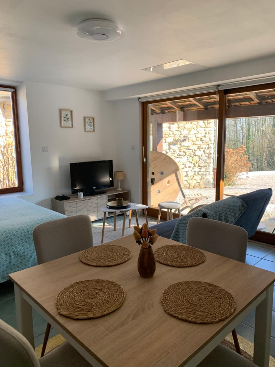 TV and multimedia, Seating area