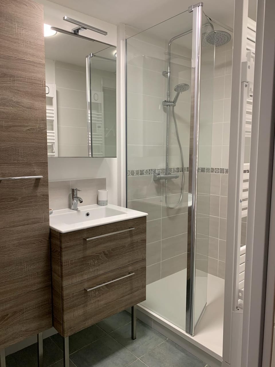 Shower, Bathroom, towels