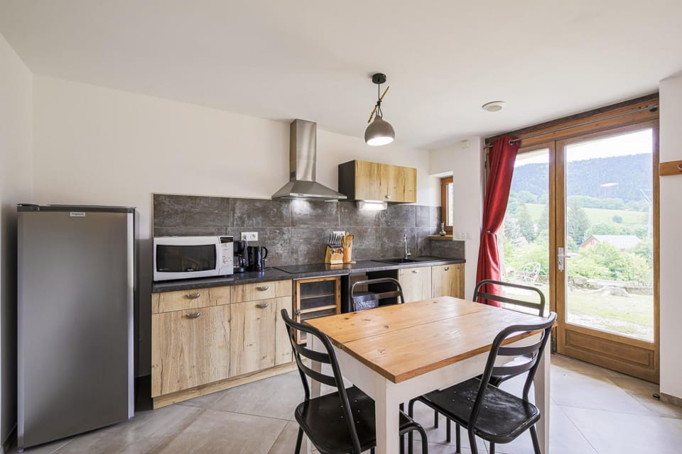 Coffee/tea facilities, Kitchen or kitchenette, Dining area, pet friendly, stove, toaster