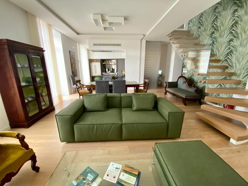 Living room, Seating area