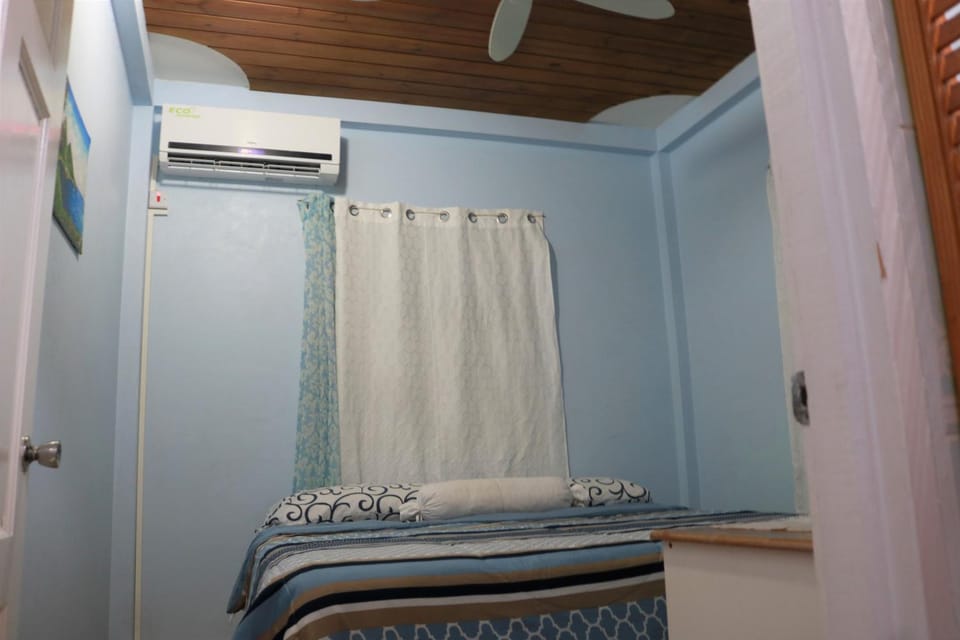 Bedroom, air conditioner