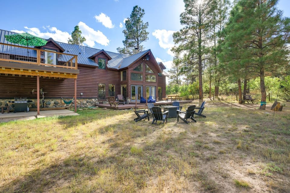 Spacious & Quiet Pagosa Springs Cabin w/ Deck! Cabin in Colorado