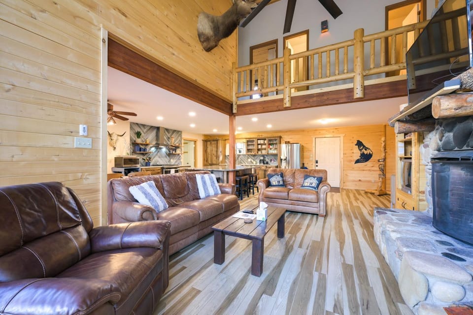 Spacious & Quiet Pagosa Springs Cabin w/ Deck! Cabin in Colorado