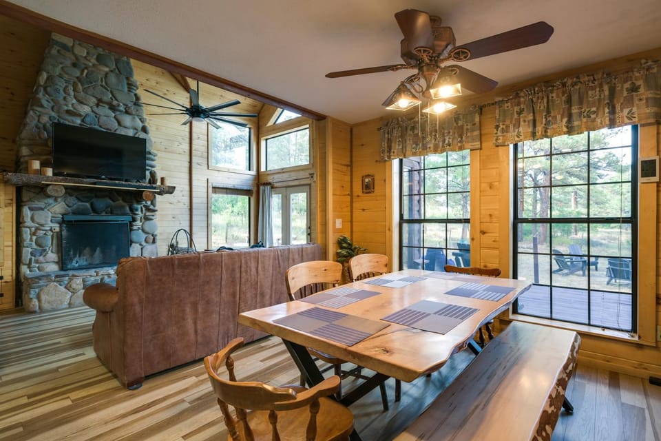 Spacious & Quiet Pagosa Springs Cabin w/ Deck! Cabin in Colorado
