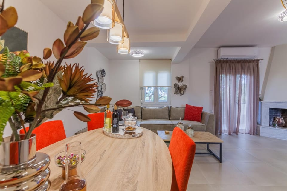 Living room, Seating area, Dining area