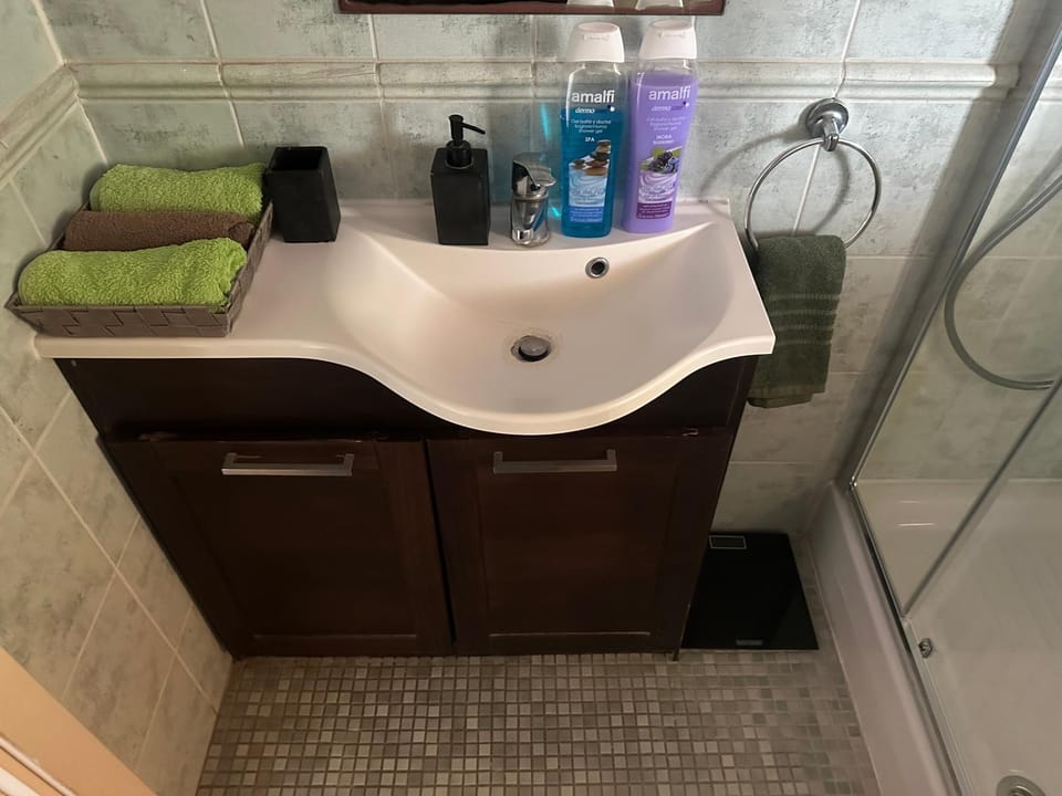 Shower, Bathroom, towels