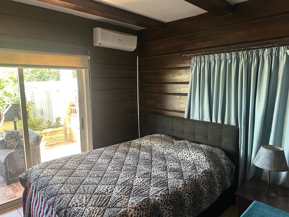 Bed, Photo of the whole room, Bedroom, air conditioner