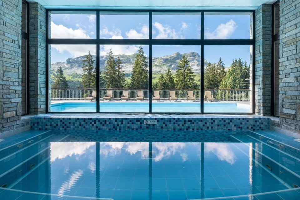 Pool view, Swimming pool, sunbed