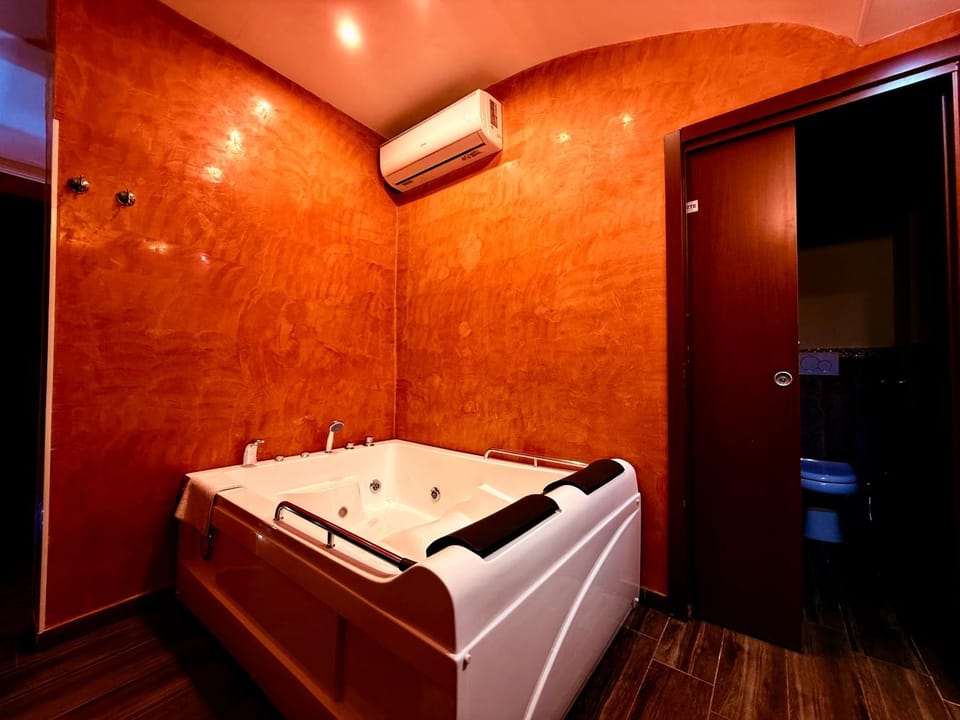 Suites Moya 1 - SPA in Camera Love hotel in Rome