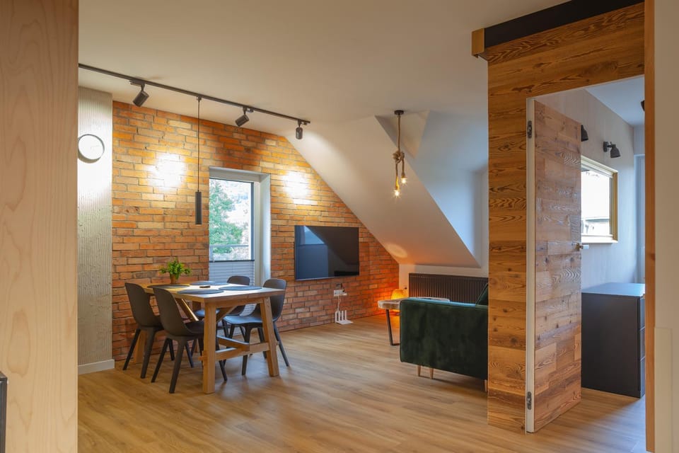 TV and multimedia, Living room, Seating area, Dining area