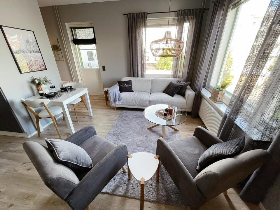TV and multimedia, Living room, Seating area, Dining area