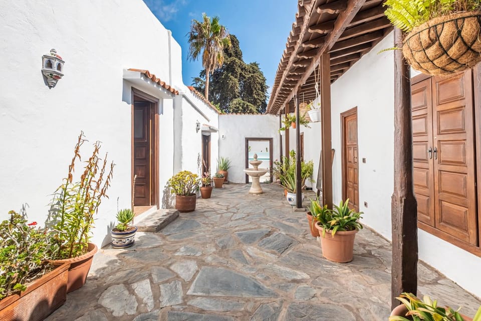 Property building, Patio, Inner courtyard view