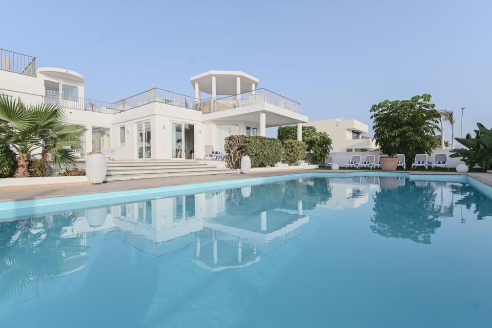 Property building, Swimming pool, Swimming pool