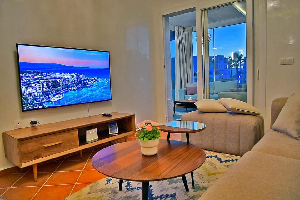 Communal lounge/ TV room, TV and multimedia, Living room, Seating area