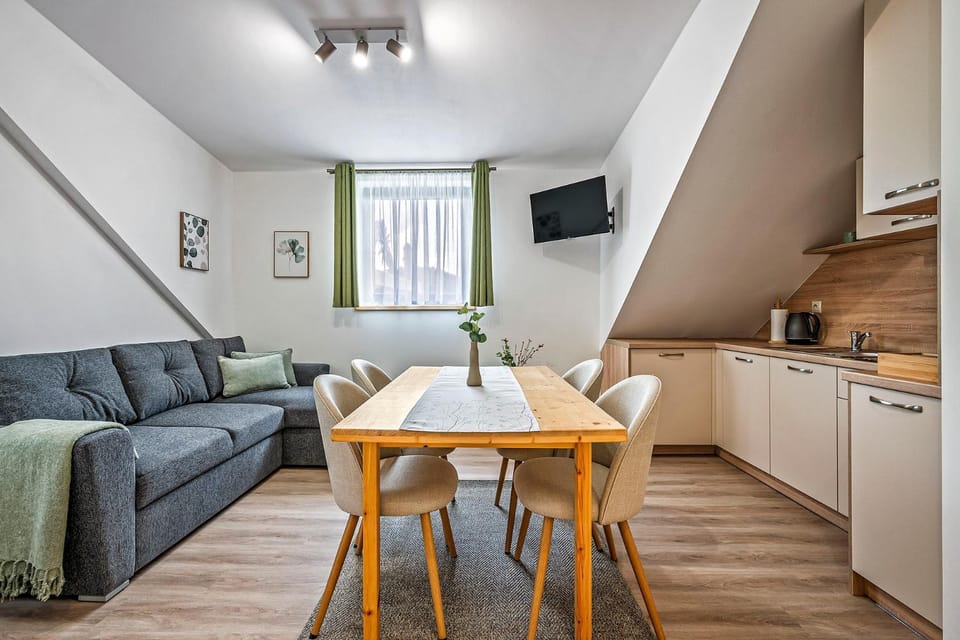 TV and multimedia, Kitchen or kitchenette, Living room