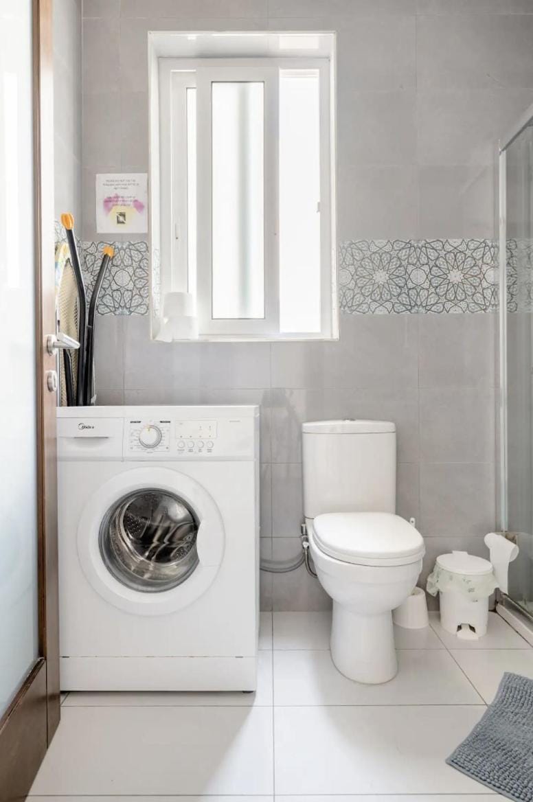 Toilet, Bathroom, washing machine