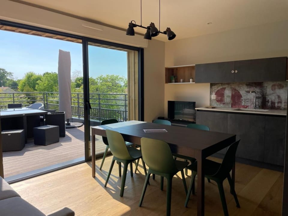 Patio, Spring, Living room, kitchen