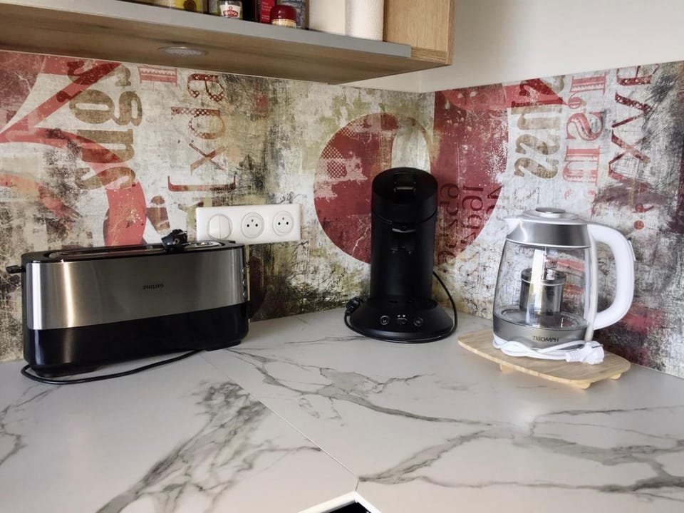 Coffee/tea facilities, toaster