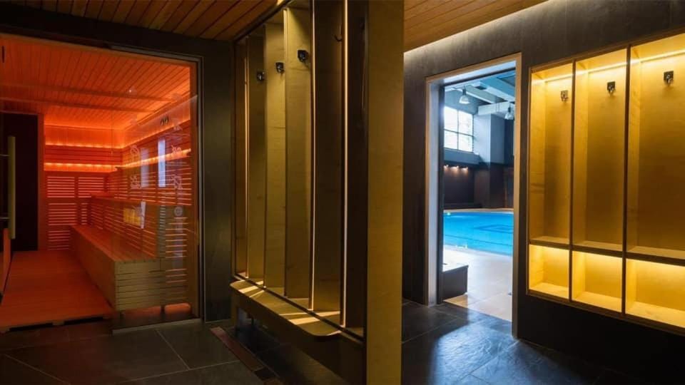 Sauna, Swimming pool