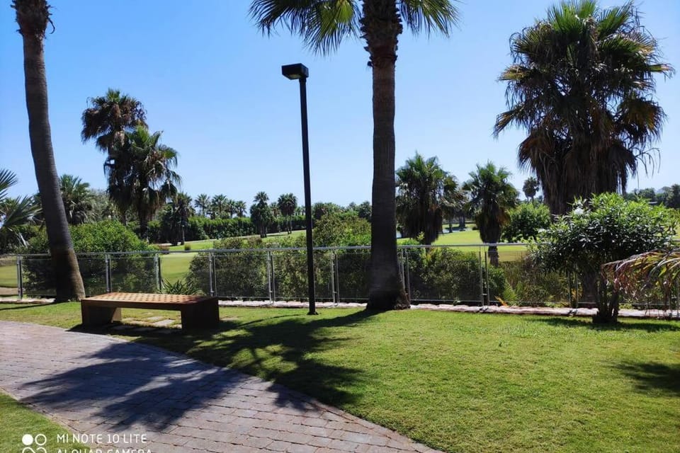 Elegante Apartamento en Playa Granada & Golf Apartment in Costa Tropical