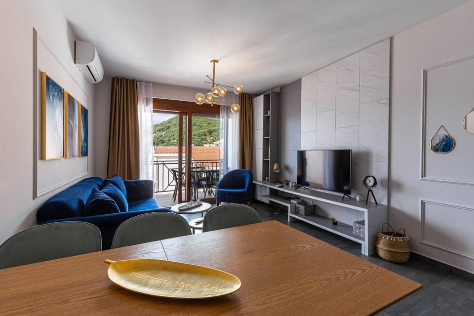 TV and multimedia, Living room, Dining area
