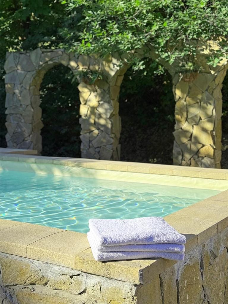 44 George House - Pool, Jacuzzi, Sauna, View House in Hungary