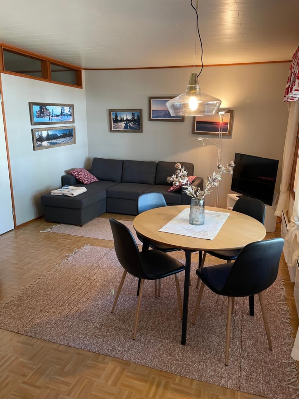 Living room, Seating area, Dining area