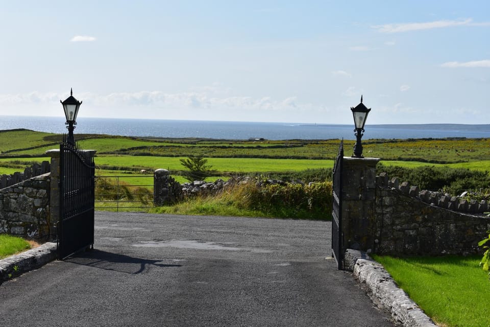 Aran View Holiday Homes Doolin - The Atlantic Stone House - Ocean Views House in County Clare