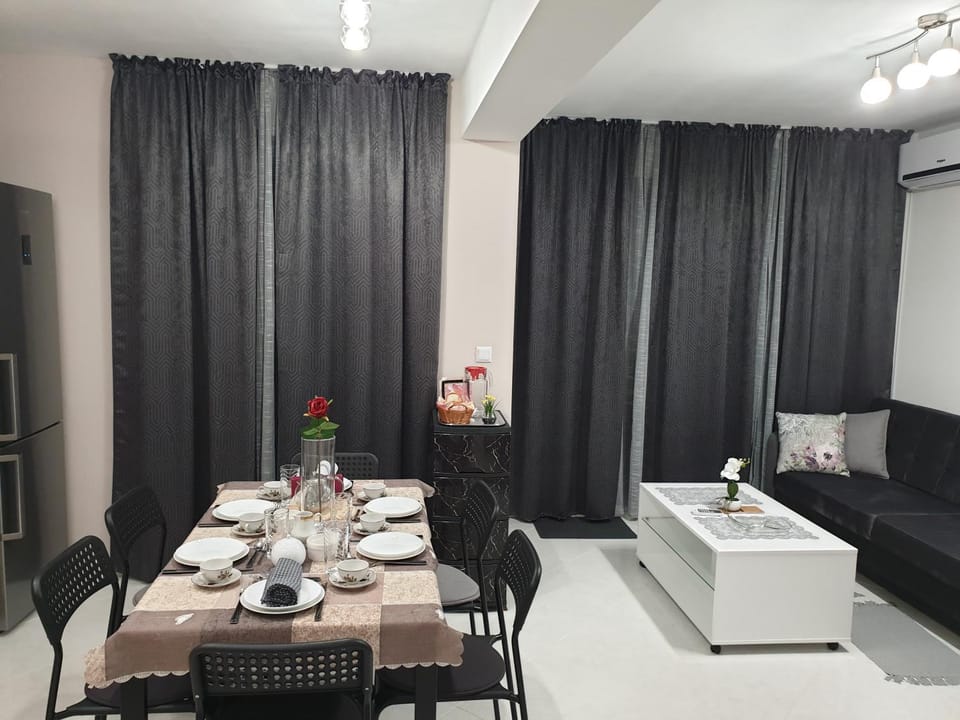 Restaurant/places to eat, Dining area