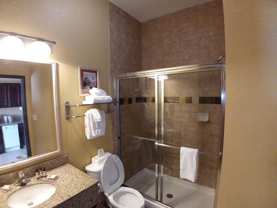Shower, Toilet